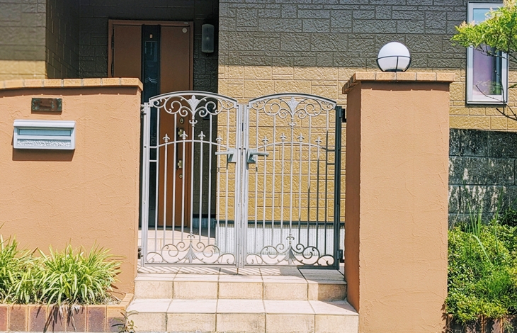 門まわりの機能的なデザイン