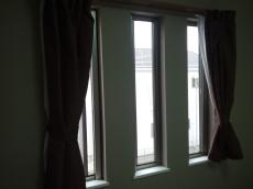寝室南側の引き窓