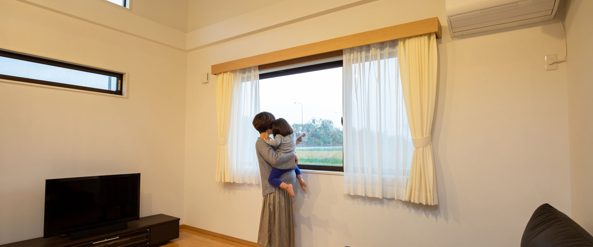 明るい窓で、明るい暮らし。岡崎の岡崎の窓・ドアのお悩みは、岡崎実績No.1のナガサカ建窓におまかせください！